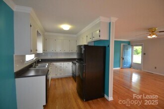 2050 35th St NE in Hickory, NC - Building Photo - Building Photo