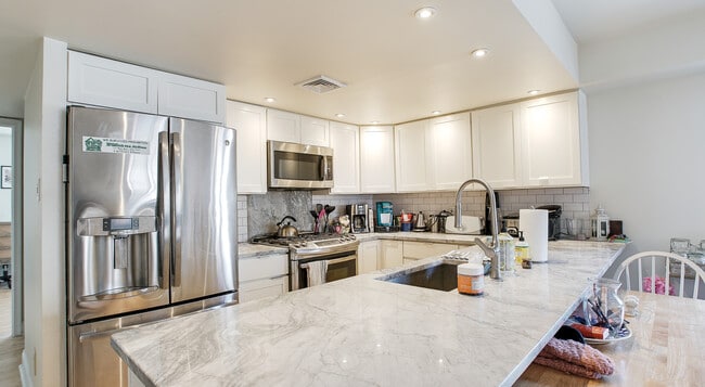 540 Pine St, Unit B