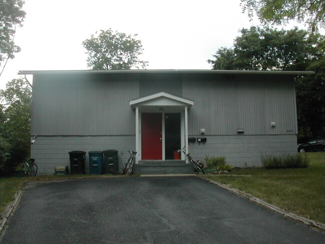 245 Brookridge Ct in Ann Arbor, MI - Foto de edificio - Building Photo