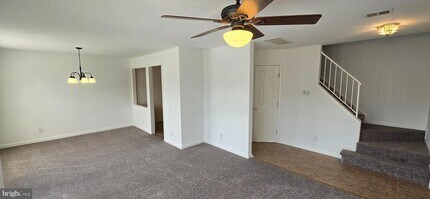 9262 Cardinal Forest Ln in Lorton, VA - Building Photo - Building Photo