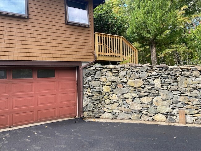 319 Hell Hollow Rd in Voluntown, CT - Building Photo - Building Photo
