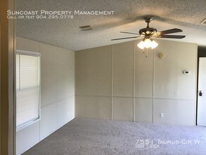 7551 Taurus Cir W in Jacksonville, FL - Foto de edificio - Building Photo