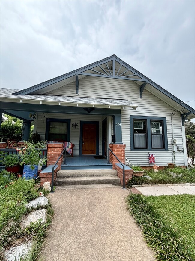 property at 604 S Park St