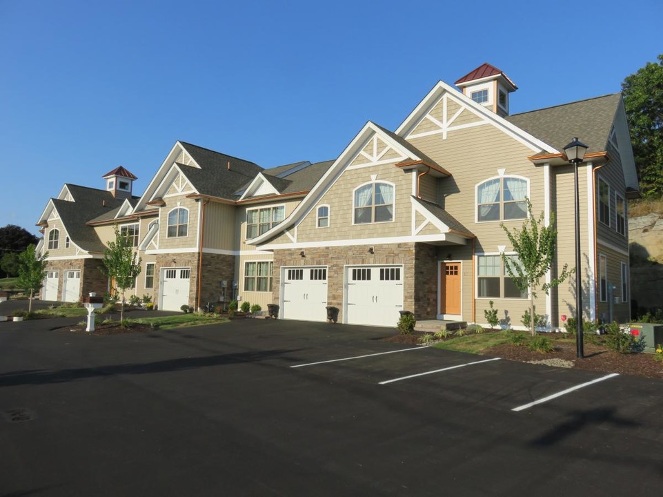 Maple Leaf Village in Old Forge, PA - Building Photo