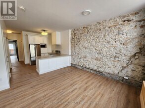 39-39 Main St in Cambridge, ON - Building Photo - Building Photo