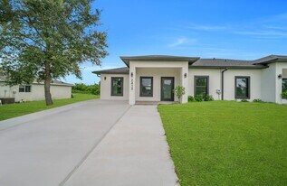 2413 Quentin Ave S in Lehigh Acres, FL - Building Photo