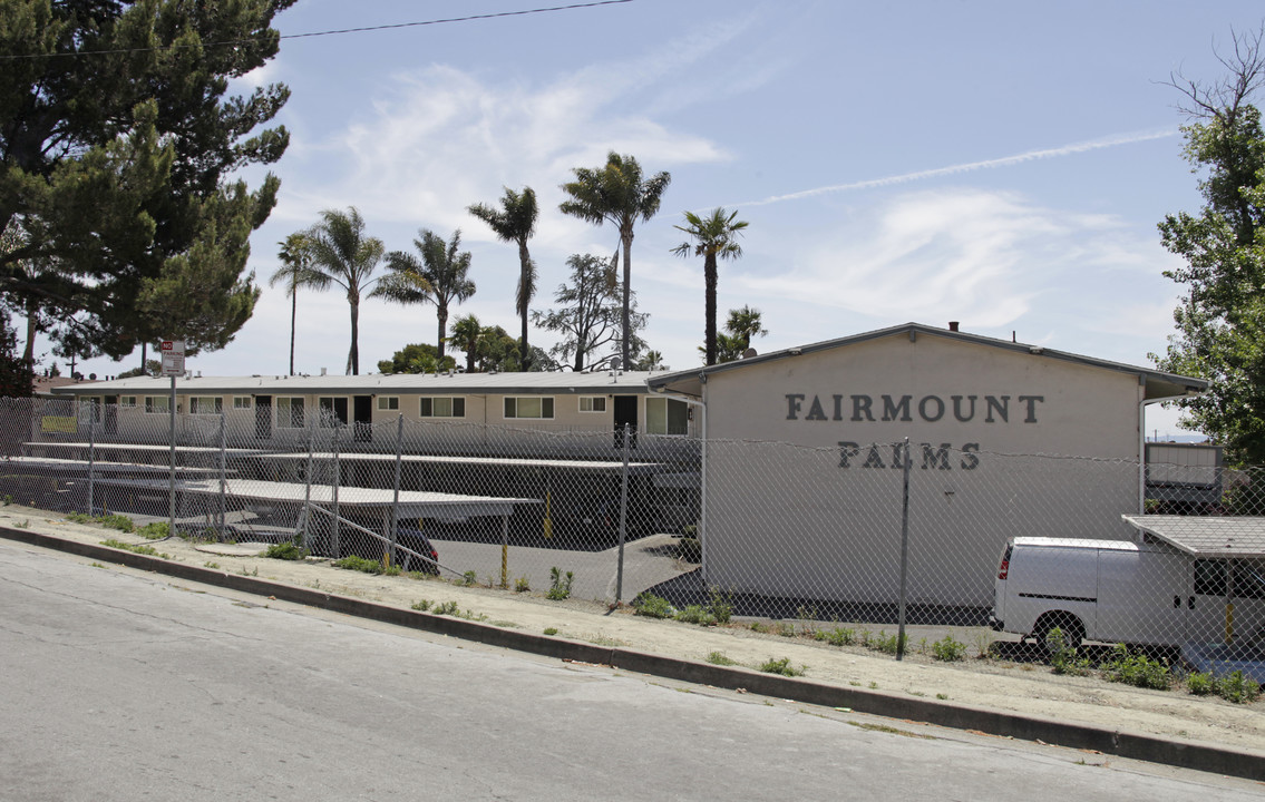 Fairmount Palms in San Leandro, CA - Foto de edificio