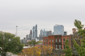 West Village Apartments in Philadelphia, PA - Foto de edificio - Building Photo