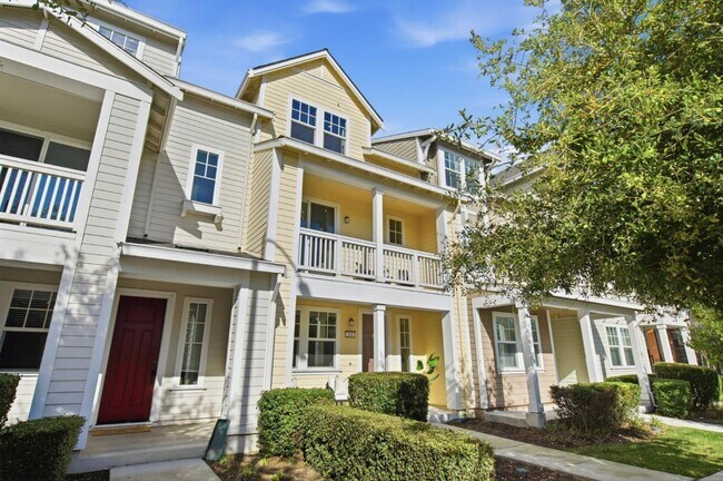 394 Circuit Wy in Mountain View, CA - Building Photo - Building Photo