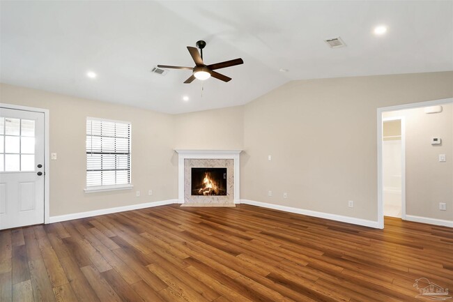 323 Twisted Oak Dr in Gonzalez, FL - Building Photo - Building Photo