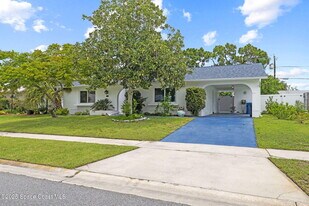 761 Burman Ln NE in Palm Bay, FL - Building Photo