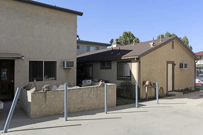 6324-6326 Comstock Ave in Whittier, CA - Building Photo - Building Photo