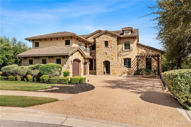 property at 1905 Holiday Hills Cove
