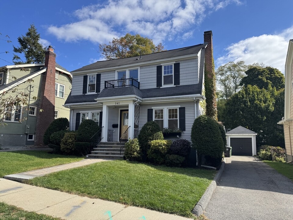 141 Robbins Rd in Watertown, MA - Foto de edificio