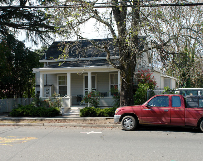 243 East St in Healdsburg, CA - Building Photo - Building Photo