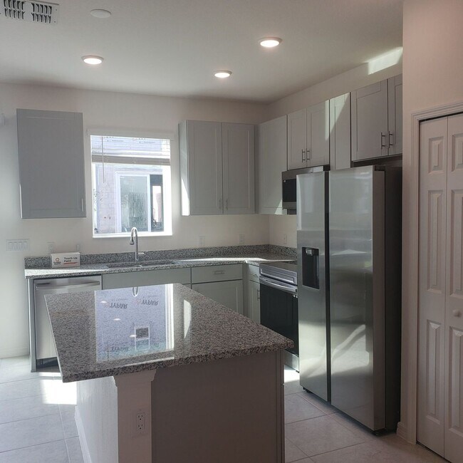 34162 Cinder Wy in Wesley Chapel, FL - Building Photo - Building Photo