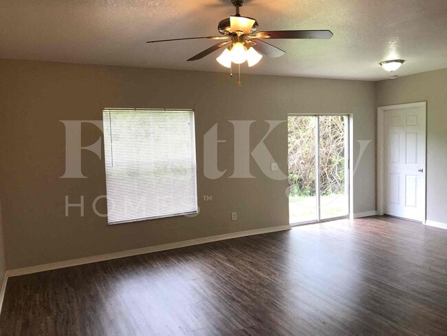 5351 Sylvania Ave in North Port, FL - Building Photo - Building Photo