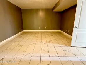 10631 Dry Creek Way in Louisville, KY - Building Photo - Building Photo