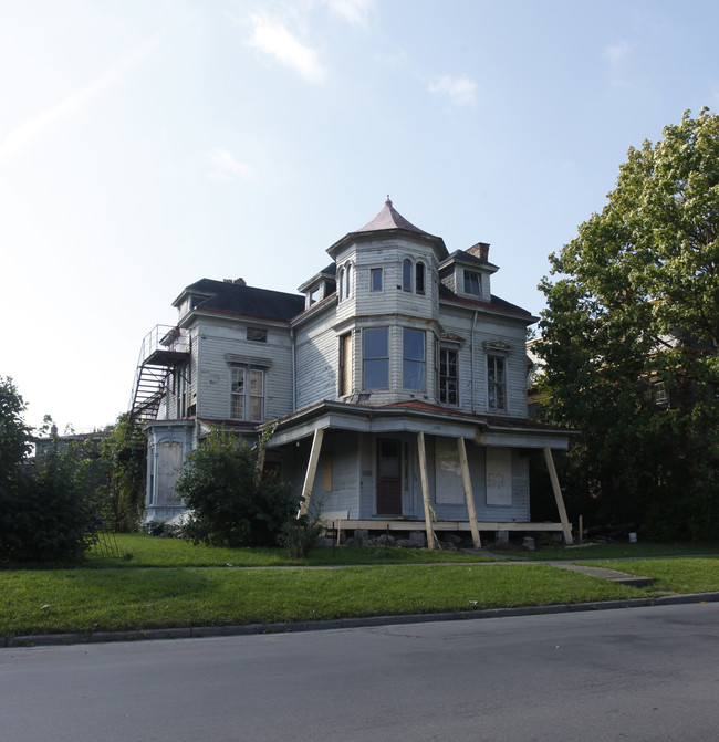 1109 Park Ave in Utica, NY - Building Photo - Building Photo