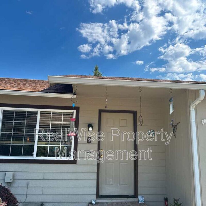 1312 Dowell Rd in Grants Pass, OR - Building Photo