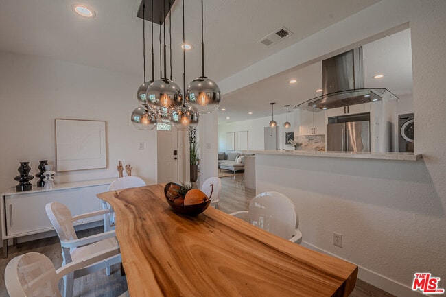 3914 Somerset Dr in Los Angeles, CA - Building Photo - Building Photo