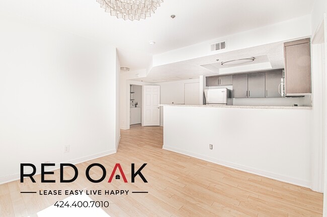 939 Palm Ave in West Hollywood, CA - Building Photo - Building Photo