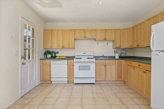 3456 Madison Ave in Bridgeport, CT - Building Photo - Building Photo