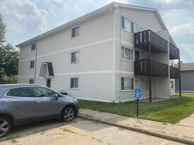 2005 NW Hickory Ln, Unit 9 in Ankeny, IA - Building Photo
