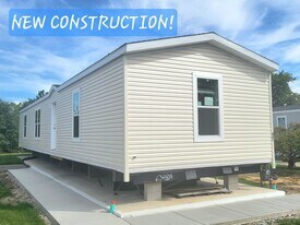 17 Meadowlark Ln in Beecher, IL - Building Photo