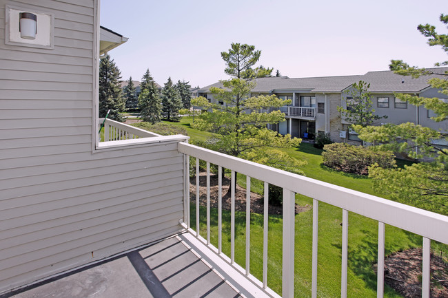 Thornberry Apartments in West Bloomfield, MI - Building Photo - Building Photo