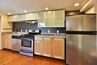 82 Bremen St, Unit 2 in Boston, MA - Building Photo - Building Photo