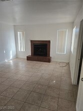 2706 Jennydiane Dr in Las Vegas, NV - Building Photo - Building Photo