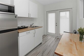 2040 SW 80th Ct in Miami, FL - Building Photo - Building Photo