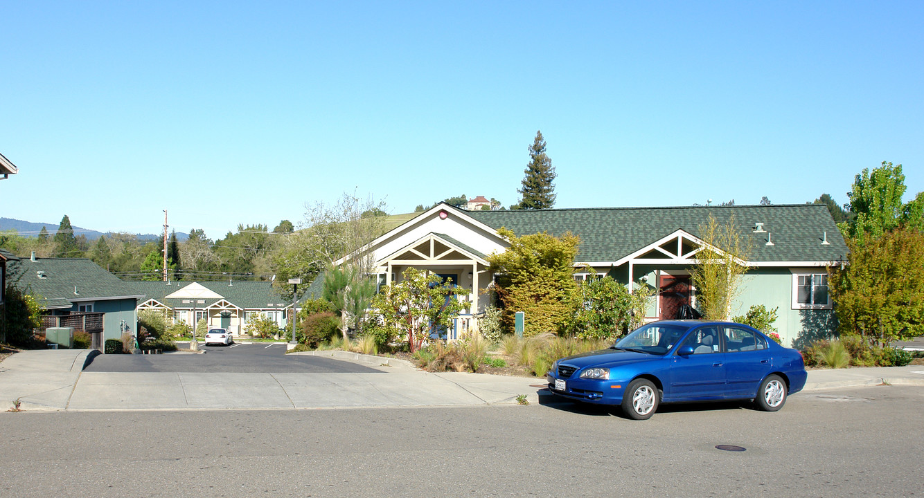 Park Land Senior Apartments in Healdsburg, CA - Building Photo