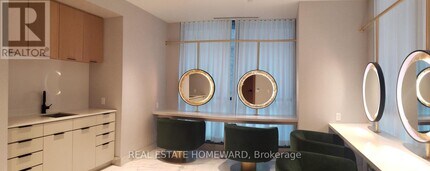 327 King St W in Toronto, ON - Building Photo - Building Photo