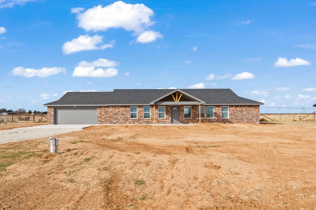 10309 N County Rd 2800 in Lubbock, TX - Building Photo