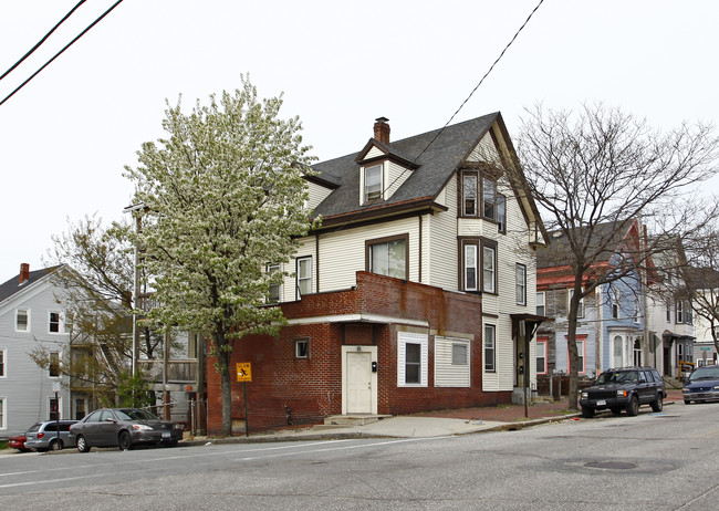 127 Cumberland Ave in Portland, ME - Foto de edificio - Building Photo