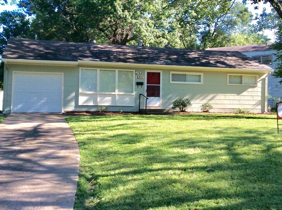 6311 E 148 Terrace in Grandview, MO - Building Photo