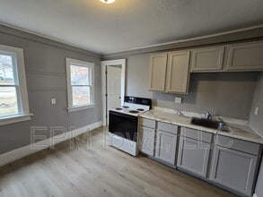 714 W 1st St in Waterloo, IA - Building Photo - Building Photo