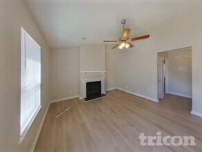 217 Westport Dr in Columbia, SC - Foto de edificio - Building Photo