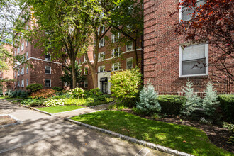 The Bradlee in Forest Hills, NY - Building Photo - Building Photo