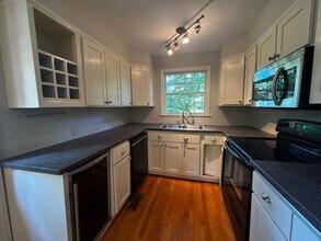 2434 Rosewood Ave in Winston-Salem, NC - Foto de edificio - Building Photo