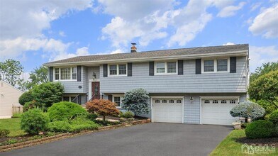 7 Stafford Dr in Piscataway, NJ - Foto de edificio - Building Photo