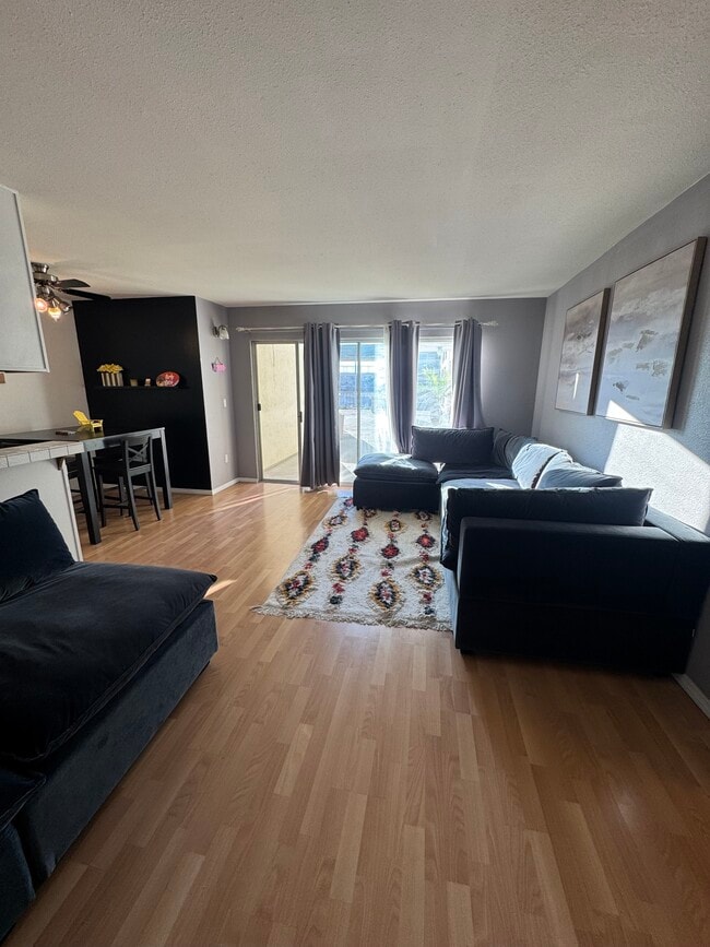 1600 Ardmore Ave, Unit 220 in Hermosa Beach, CA - Building Photo - Building Photo