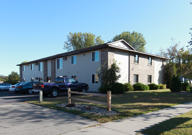 287 W Johnson St in River Falls, WI - Foto de edificio - Building Photo