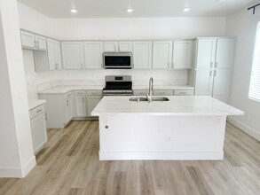 9728 Aleutian St in Las Vegas, NV - Building Photo - Building Photo