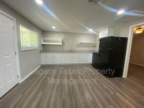 1113 S Walnut St in Cleburne, TX - Building Photo - Building Photo