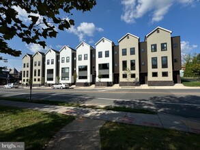 210 E Piccadilly St in Winchester, VA - Building Photo - Building Photo