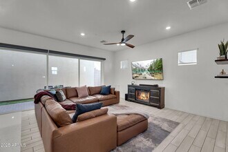 280 E Aster Dr in Chandler, AZ - Building Photo - Building Photo