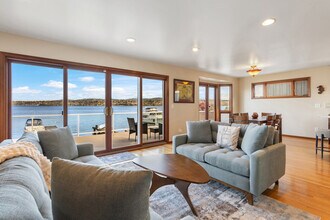 10507 Rainier Ave S in Seattle, WA - Building Photo - Building Photo